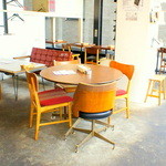 CORDUROY cafe - 4名掛け丸テーブル