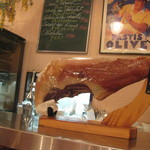 ブション - 4月来訪時　生ハムの乗ったカウンター