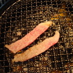 神戸屋 - サーロイン肉焼いています。
