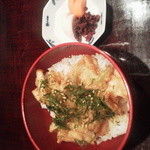 りょうりや 御旅屋 - 白エビと新生姜の三つ葉かき揚げ　の丼