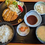 サンジェルマン - 料理写真:手作りチキンカツ(チーズ入り)850円