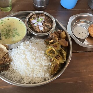 インド家庭料理 ammikallu - 料理写真:Aランチにワダを付けて1,950円