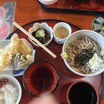 そばの矢車 - ハーフランチ　天ぷらとお蕎麦（1250円税込）　（お箸の位置がおかしくてごめんなさい）