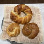パン工房 モンタナ - 料理写真:GETした、グルグルトリオのベ〜グル達(*^^*)