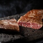 石焼ステーキ 贅 - 料理写真:ステーキはレアで提供しています
