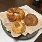 パン工房 モンタナ - 食感はどれも、ベ〜グル風パン屋根(^◇^;)