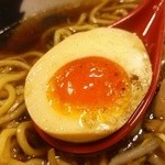 ラーメン なごみや - 煮玉子半分