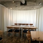 茶月斎 - 【2015年03月】白いカーテンでパーテーションされた店内。