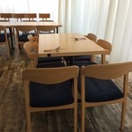 茶月斎 - 【2015年03月】店内のテーブル席、シックで落ち着いた印象。