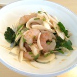 茶月斎 - 【2015年03月】甘エビと新玉ねぎとパクチュのサラダ＠800円。