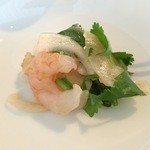 茶月斎 - 【2015年03月】甘エビと新玉ねぎとパクチュのサラダのお取り分け、個性的で美味しい(^^♪