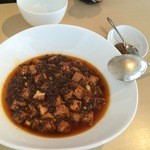 茶月斎 - 【2015年03月】麻婆豆腐＠1,100円、提供時、山椒別添。