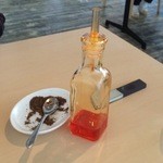 茶月斎 - 【2015年03月】麻婆豆腐に添付の山椒と、担々麺に添付の辣油。