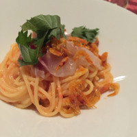 サント ウベルトゥス - 私が頼んだ真鯛と桜海老のパスタ。
                  真鯛が甘〜くて、桜海老はサクサクで美味しかったです。