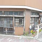 河本 - これは店なのか！？と心配になる外観。