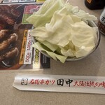 串カツ田中 - お通しのキャベツ270円（税込297円）はお代わり無料