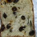 一歩ベーカリー - レーズンとオレンジピールのカンパーニュ（ハーフ）           確か税込350円くらい
