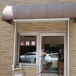 カレーの店 プーさん - 外観：看板がなく、すぐにお店と判らない
