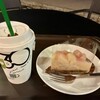 スターバックス・コーヒー - いつものソイラテにシナモンパウダー＆桃とアールグレイのケーキ♪