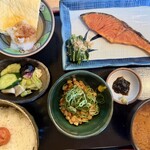 味市 - 朝食定食1300円　メニューと配置も一緒