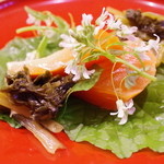 魚菜料理 縄屋 - 花山葵と鱒の燻製