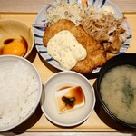 やよい軒 - 料理写真:チキン南蛮としょうが焼きの人気コンビ定食&生玉子