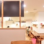 sakura食堂 - 【'15/04/24撮影】店内のテーブル席の風景です