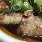 親爺 - ラーメン親爺のチャーシュー白身のヘタは極厚です（15.03）