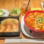 羽根餃子とフライパン中華 馬馬虎虎 - トマトのきいた酸辣湯麺セット 1,580円