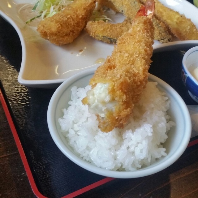 イザリcafe イザリカフェ 阿波橘 魚介料理 海鮮料理 食べログ