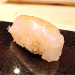 鮨 心白 - ヒラメの昆布〆