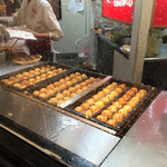 Tsukiji Gindako - 焼き風景