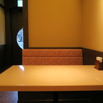 和 - 2015年04月05日（日）　テーブル席・・左奥が入口