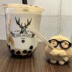 ジ アレイ - ドリンク写真:ミルクに黒糖タピオカ。