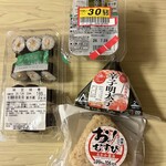 まいばすけっと - 料理写真:■国産昆布使用きゅうり漬 ¥148※割引 30% -¥45 ■おかか醤油(押麦入り) ¥99 ■手巻おにぎり 明太子 ¥108 ■納豆細巻 ¥199 □外税 8% ¥40 ▣合計 ¥549