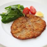 JUTURNA - シャロレー種仔牛のミラノ風カツレツ ルッコラと紀州のミニトマトのサラダ   