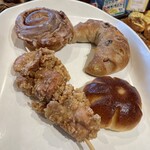 函館パン エスポワール&札幌どんぐり - 料理写真:シナモンロール 健康パン
串ザンギ かぼちゃあんぱん