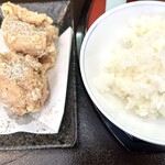 和食処 一歩芽 - 鶏唐揚げと刺身の日替わり定食
