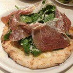 窯蔵 - 生ハムとルッコラのピザ　2013/11/9
