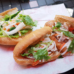 バインミー☆サンドイッチ - 春野菜(フムストッピング)、牛焼肉、ベトナムハム＆レバーペーストの3種類