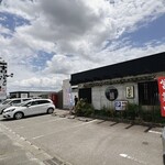 一吉うどん - お店の外観です。外暑っ！