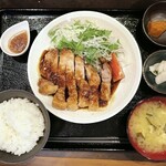 家族 - トンテキ定食