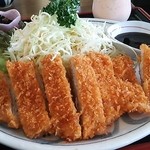 多も里 - トンカツ定食（ミニうどん・白ごはん・漬物付きで900円）