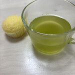PLUSTA - ドリンク写真:お茶の緑が美しい