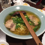 Ryuuou - チャーシュー麺。少し硬めの縮れ麺。スープはやや濃い目。