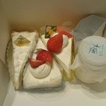 Kofuu - 卵ぬきのケーキ一覧。右からレアチーズ、イチゴムース、イチゴと桃のショートケーキ、牛乳のプリン