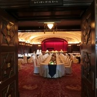 パノラミックレストラン ル・ノルマンディ - 奥に新郎新婦の御衣装が御座います。素敵