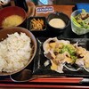 名もなき店 自然生物語 - 定食は、サラダと小鉢、味噌汁と麦とろご飯。おじさんの胃袋を確りと満たしてくれるボリュームです