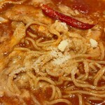 ラーメン 魁力屋 - パルメザンチーズをかけるとこんな感じ