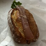 ナッツベーカリー - ハモンセラーノとかいわれのカンパーニュ